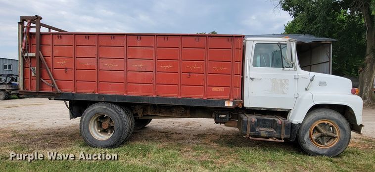 image for item HF9346 1975 Ford 700  grain truck