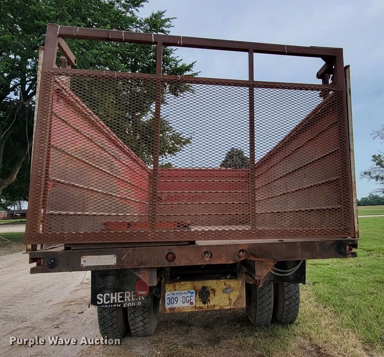 image for item HF9346 1975 Ford 700  grain truck