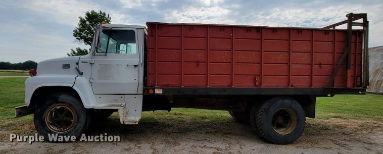 image for item HF9346 1975 Ford 700  grain truck