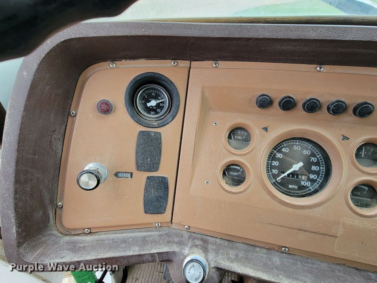 image for item HF9346 1975 Ford 700  grain truck