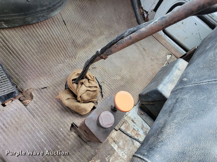 image for item HF9346 1975 Ford 700  grain truck