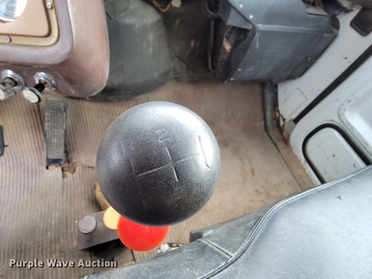 image for item HF9346 1975 Ford 700  grain truck