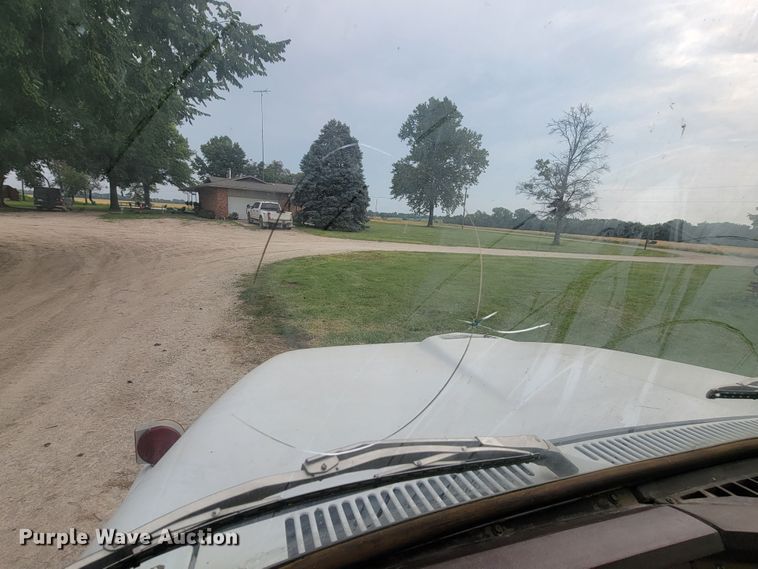 image for item HF9346 1975 Ford 700  grain truck