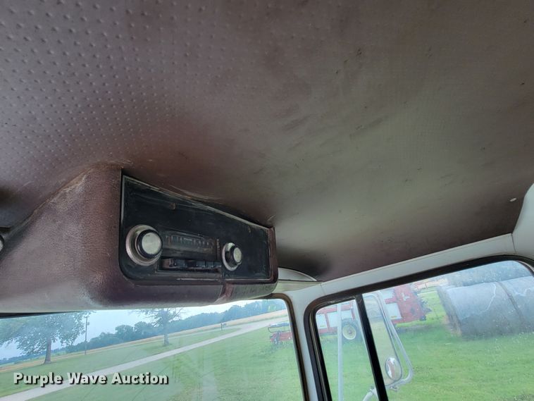 image for item HF9346 1975 Ford 700  grain truck