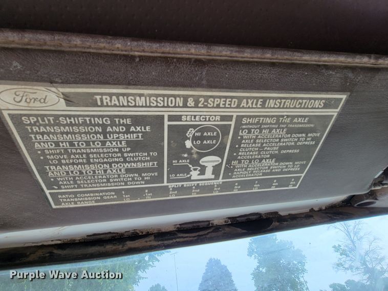 image for item HF9346 1975 Ford 700  grain truck