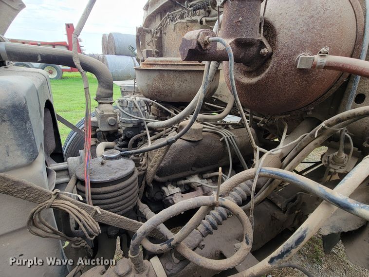 image for item HF9346 1975 Ford 700  grain truck