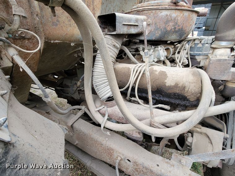 image for item HF9346 1975 Ford 700  grain truck