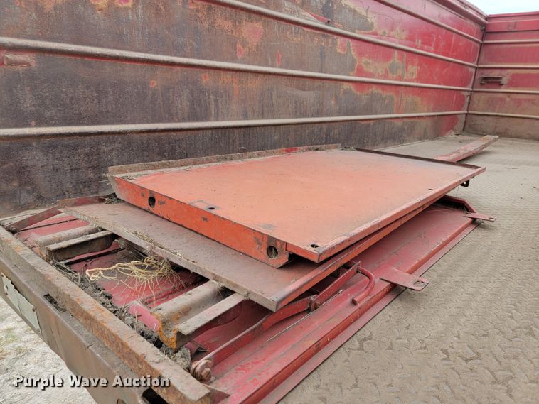 image for item HF9346 1975 Ford 700  grain truck