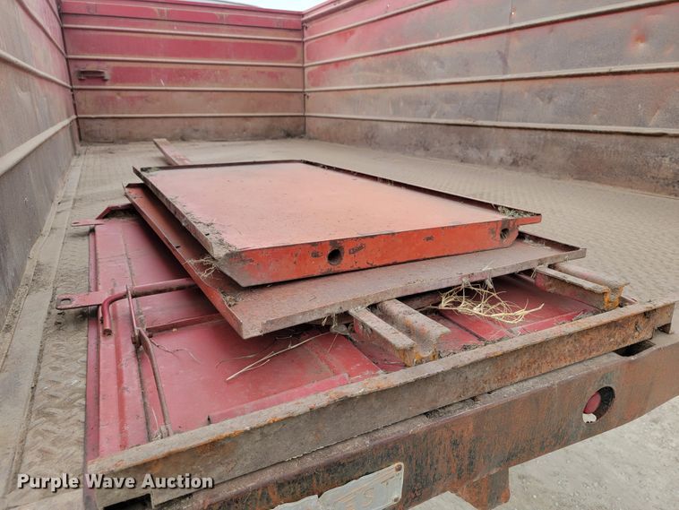 image for item HF9346 1975 Ford 700  grain truck