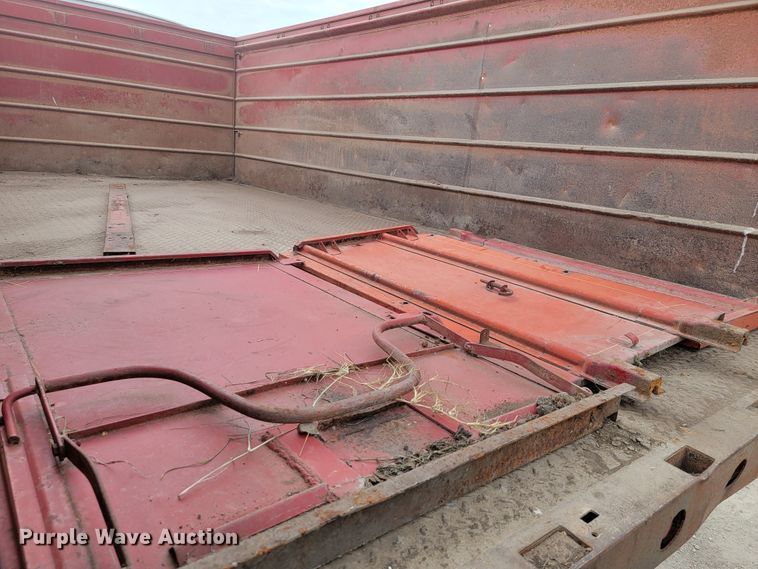 image for item HF9346 1975 Ford 700  grain truck