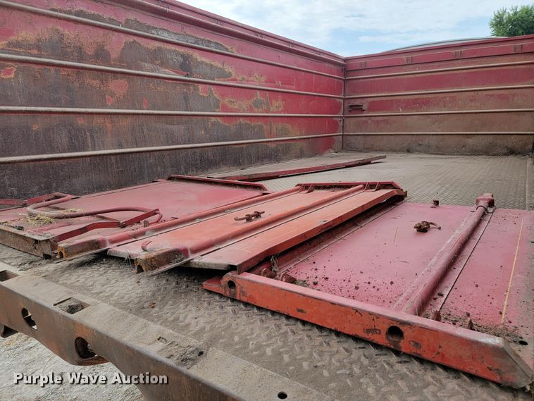 image for item HF9346 1975 Ford 700  grain truck