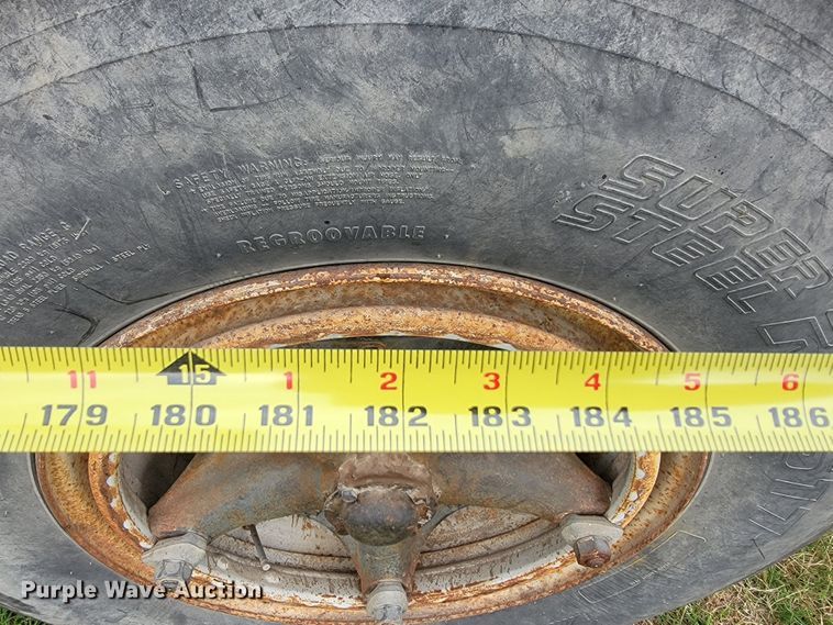 image for item HF9346 1975 Ford 700  grain truck