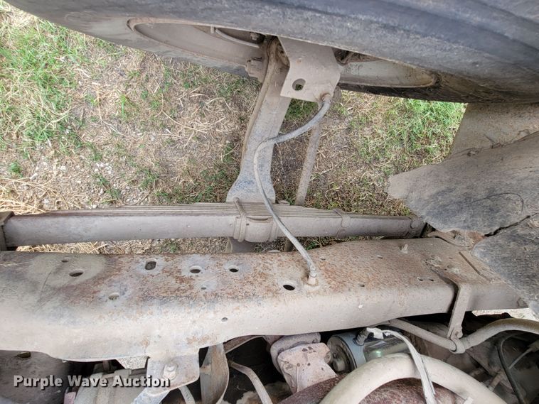 image for item HF9346 1975 Ford 700  grain truck