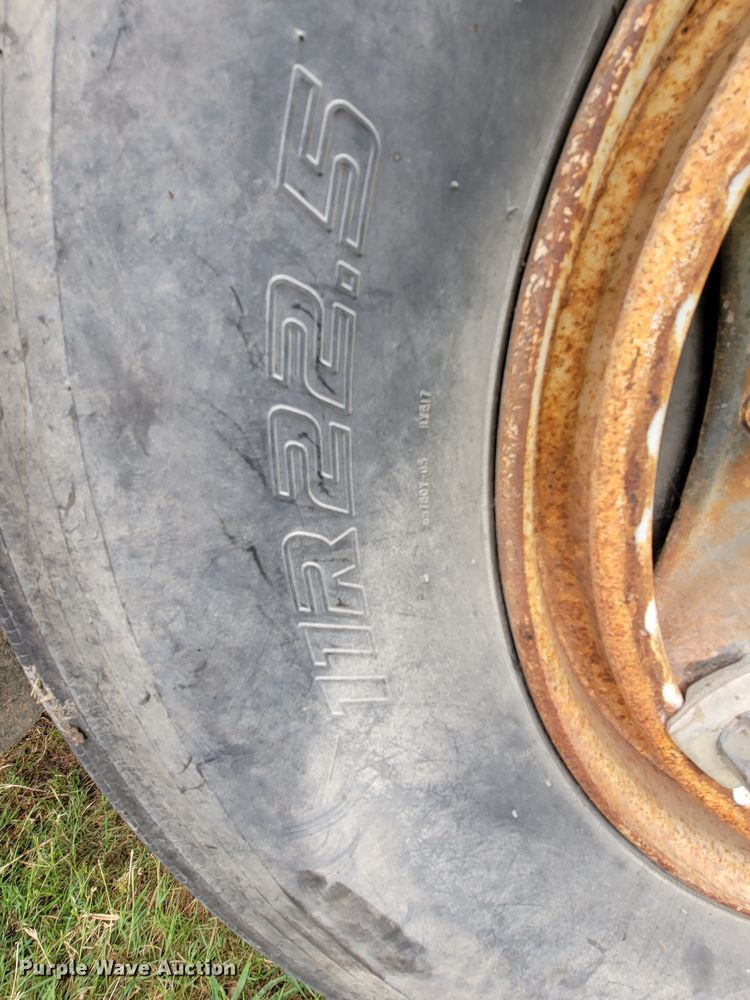 image for item HF9346 1975 Ford 700  grain truck