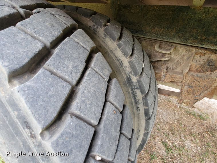 image for item HF9346 1975 Ford 700  grain truck