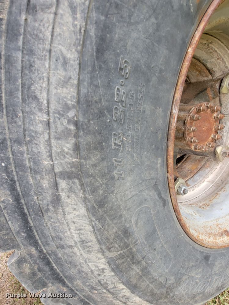 image for item HF9346 1975 Ford 700  grain truck