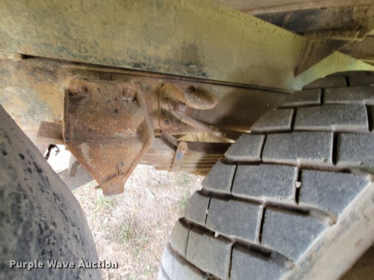 image for item HF9346 1975 Ford 700  grain truck