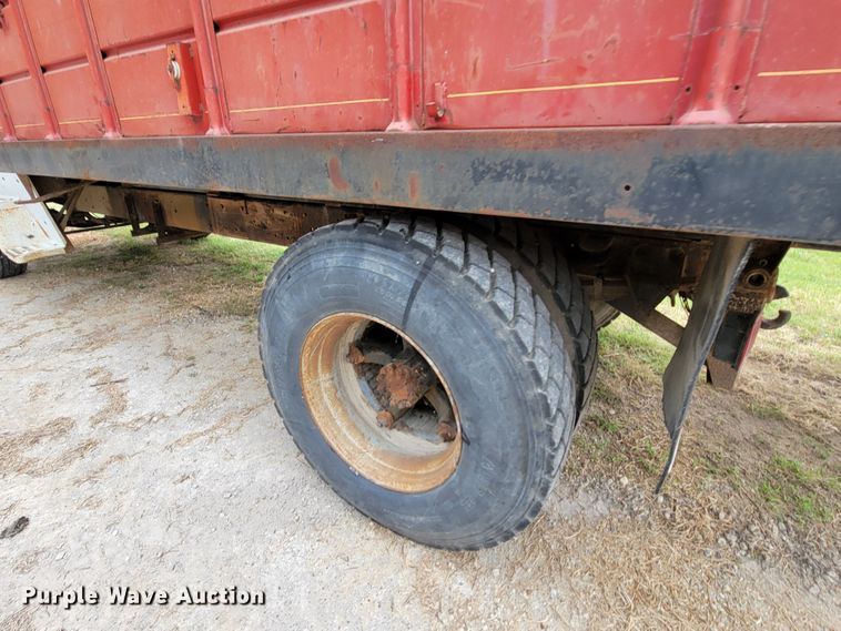 image for item HF9346 1975 Ford 700  grain truck