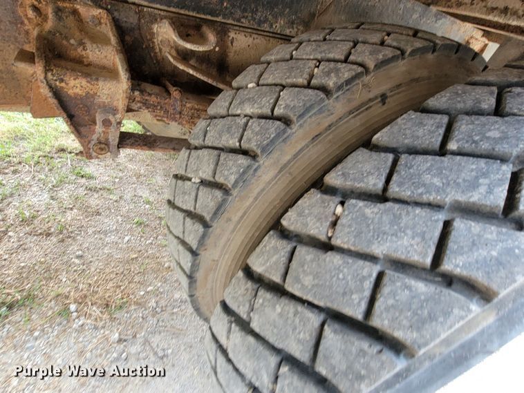 image for item HF9346 1975 Ford 700  grain truck