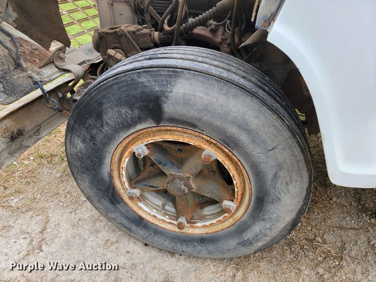 image for item HF9346 1975 Ford 700  grain truck