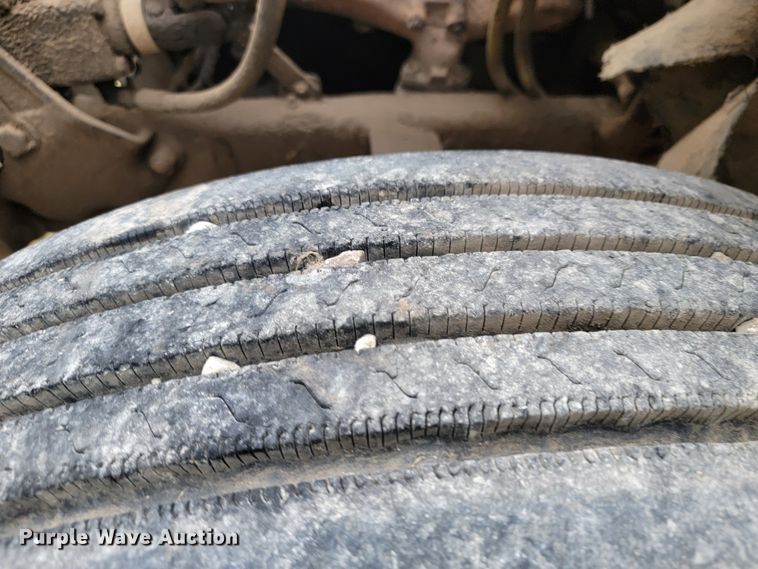 image for item HF9346 1975 Ford 700  grain truck