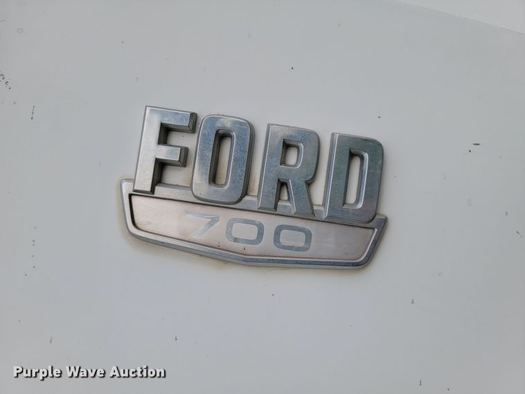 image for item HF9346 1975 Ford 700  grain truck