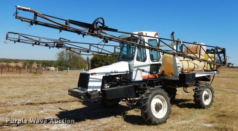 image for item HF9391 Willmar 745  sprayer