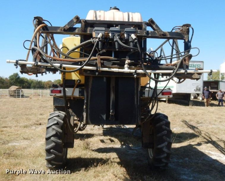 image for item HF9391 Willmar 745  sprayer