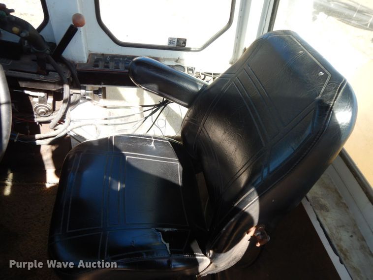 image for item HF9391 Willmar 745  sprayer