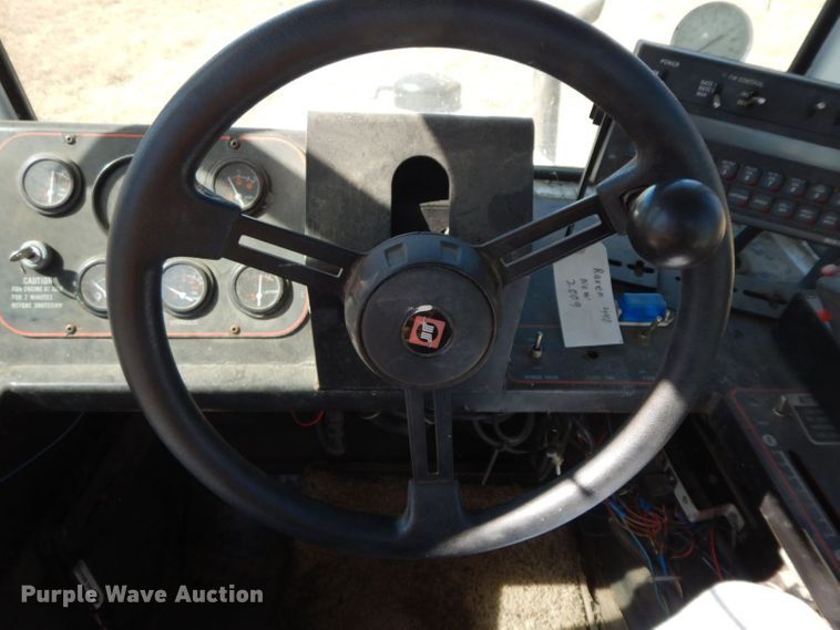 image for item HF9391 Willmar 745  sprayer