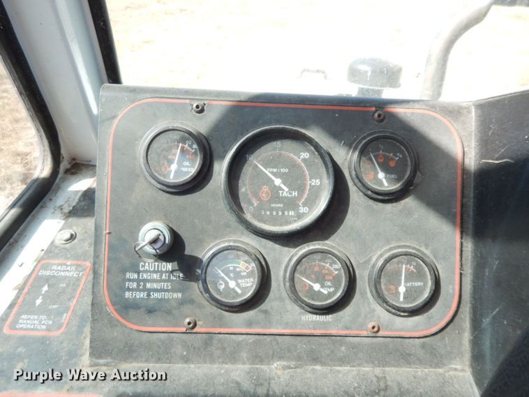 image for item HF9391 Willmar 745  sprayer