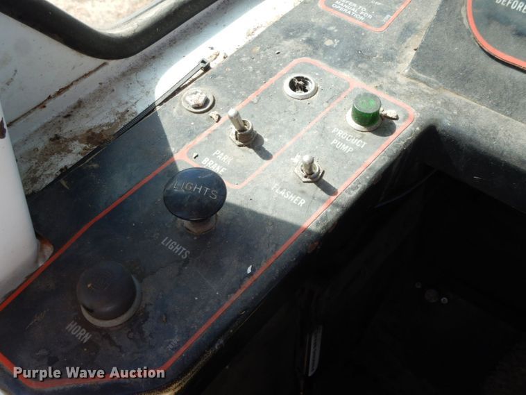 image for item HF9391 Willmar 745  sprayer