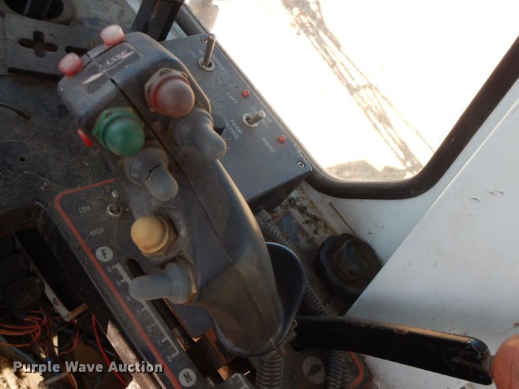 image for item HF9391 Willmar 745  sprayer