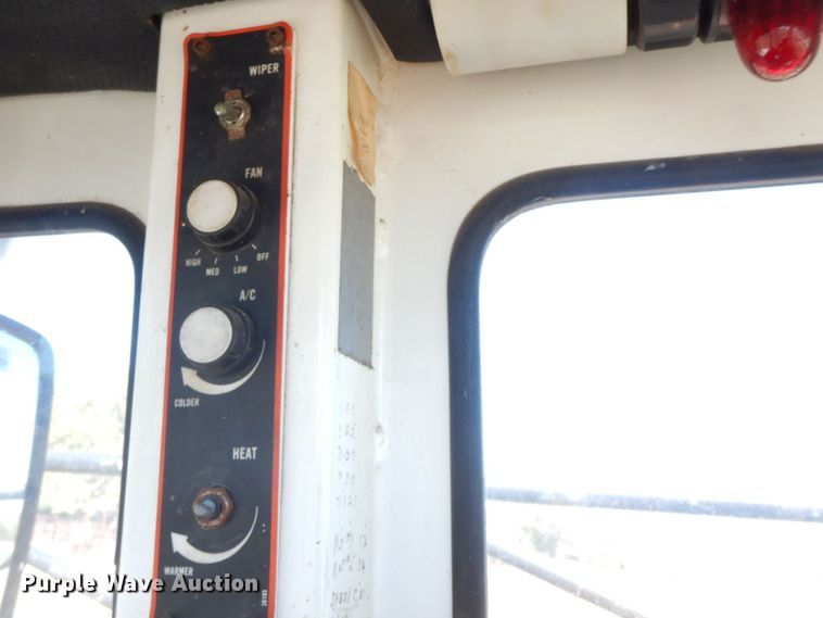 image for item HF9391 Willmar 745  sprayer