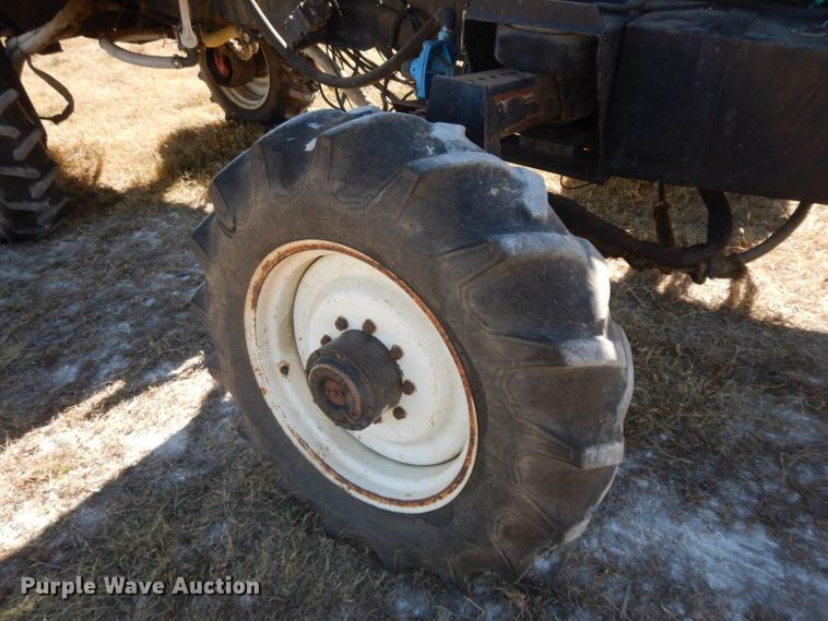 image for item HF9391 Willmar 745  sprayer