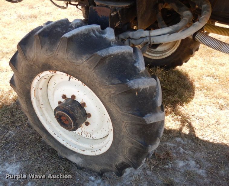 image for item HF9391 Willmar 745  sprayer