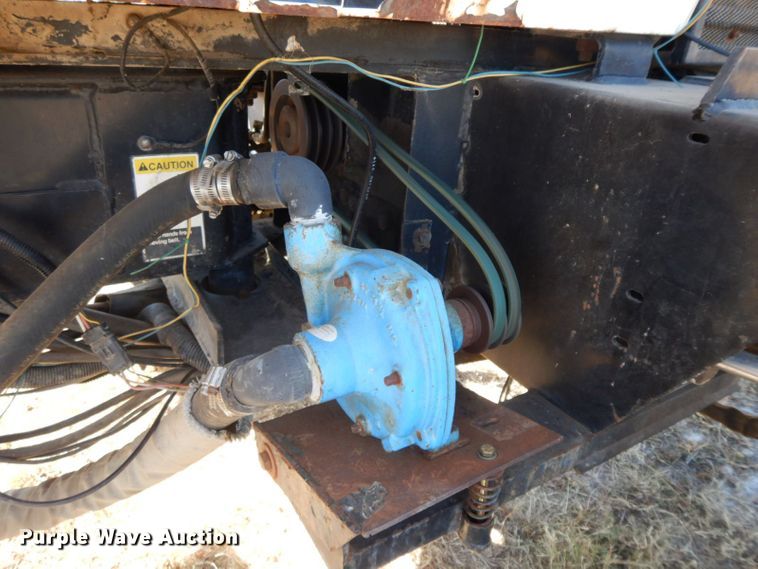 image for item HF9391 Willmar 745  sprayer