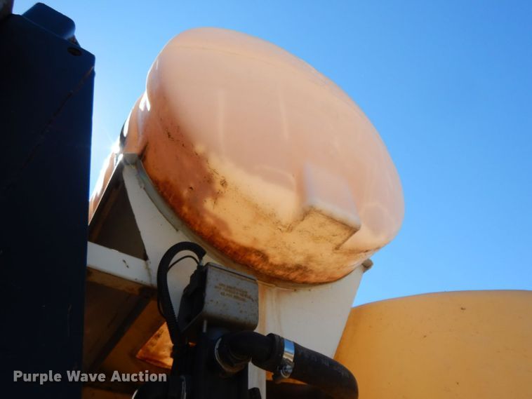 image for item HF9391 Willmar 745  sprayer