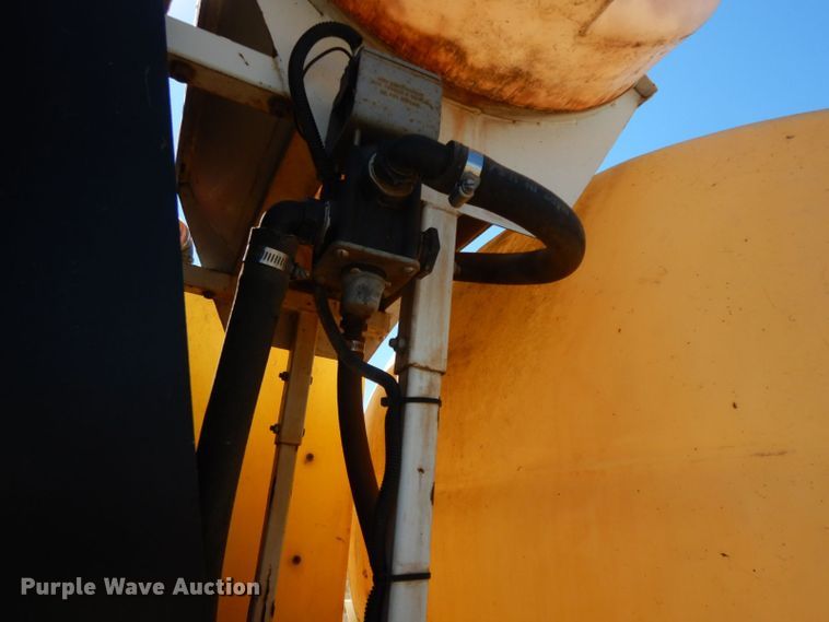 image for item HF9391 Willmar 745  sprayer