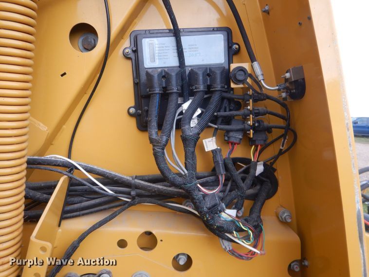 image for item HU9452 2021 Vermeer 605N Cornstalk Special  round baler