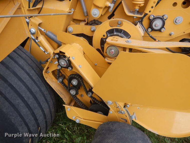 image for item HU9452 2021 Vermeer 605N Cornstalk Special  round baler