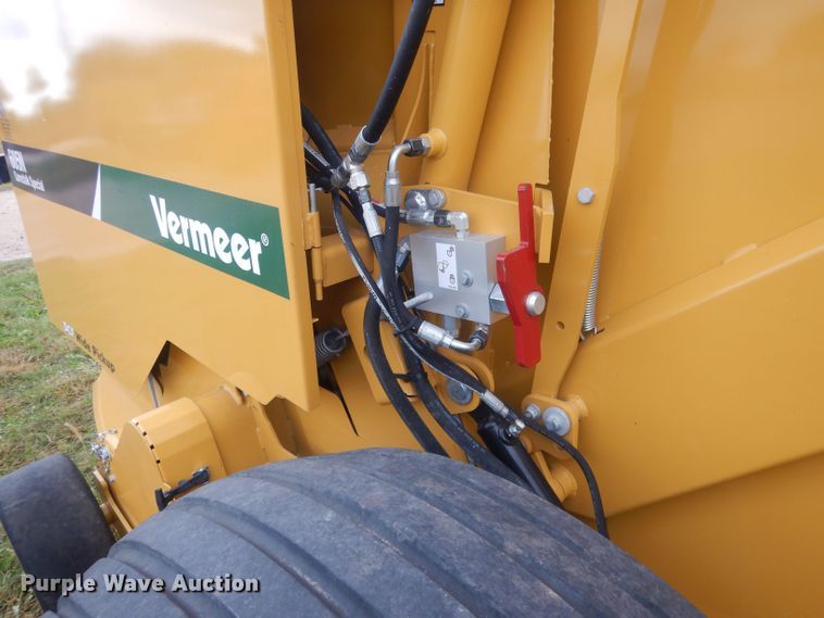 image for item HU9452 2021 Vermeer 605N Cornstalk Special  round baler