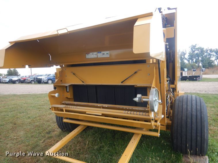 image for item HU9452 2021 Vermeer 605N Cornstalk Special  round baler