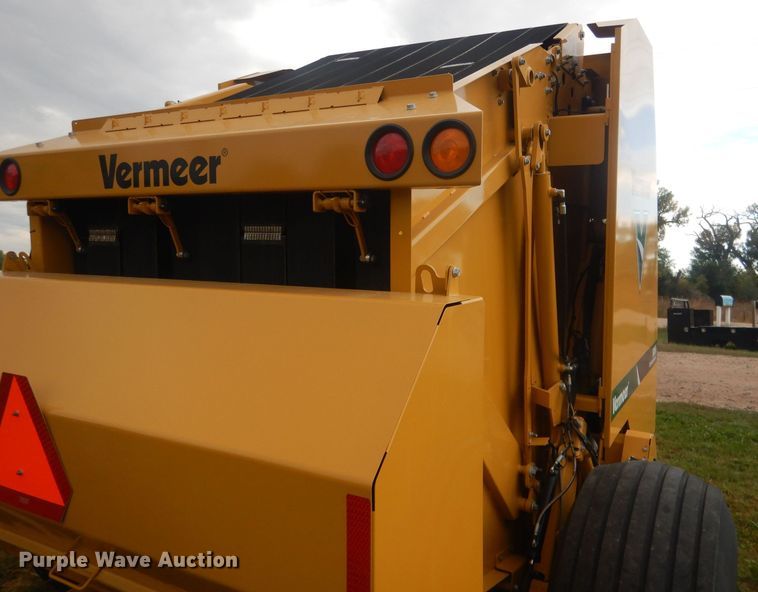 image for item HU9452 2021 Vermeer 605N Cornstalk Special  round baler