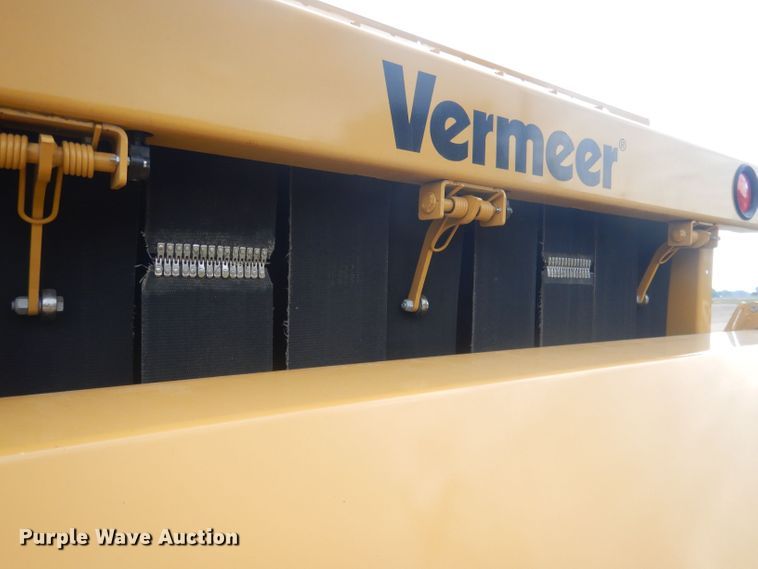 image for item HU9452 2021 Vermeer 605N Cornstalk Special  round baler