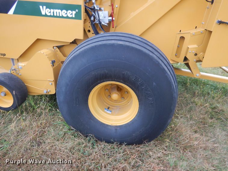 image for item HU9452 2021 Vermeer 605N Cornstalk Special  round baler