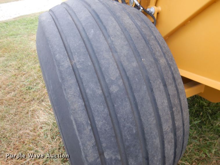 image for item HU9452 2021 Vermeer 605N Cornstalk Special  round baler