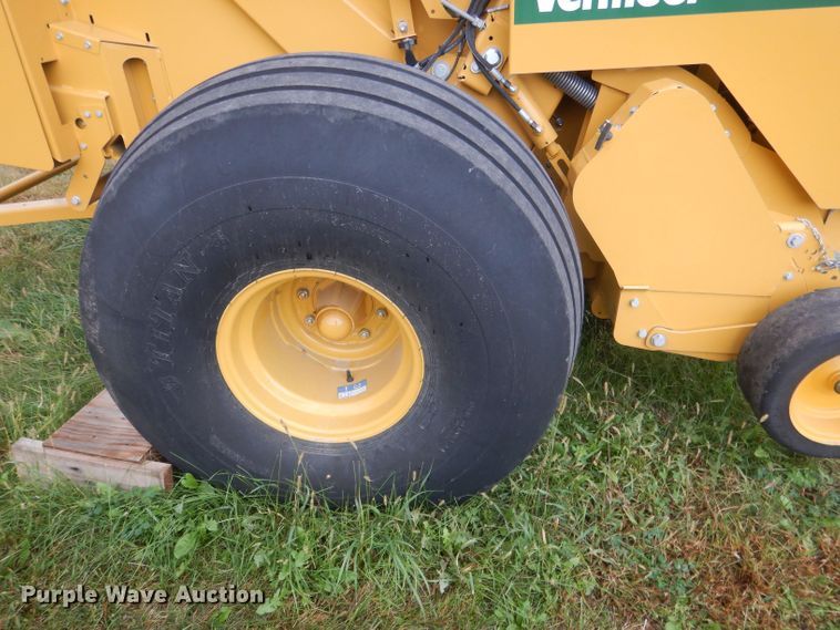 image for item HU9452 2021 Vermeer 605N Cornstalk Special  round baler