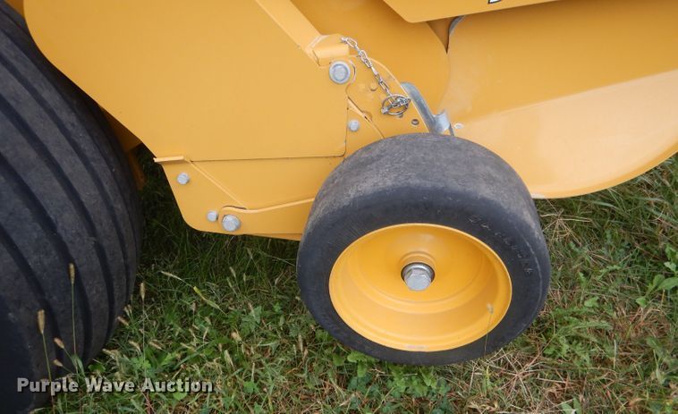 image for item HU9452 2021 Vermeer 605N Cornstalk Special  round baler