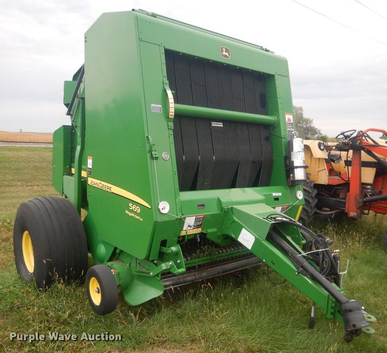 image for item HU9454 John Deere 569  round baler